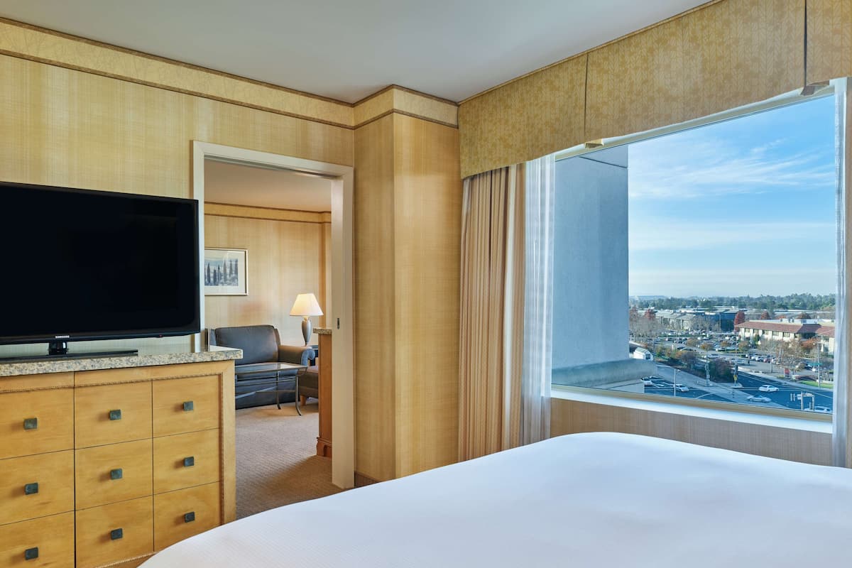 1 bedroom, premium bedding, pillowtop beds, in-room safe