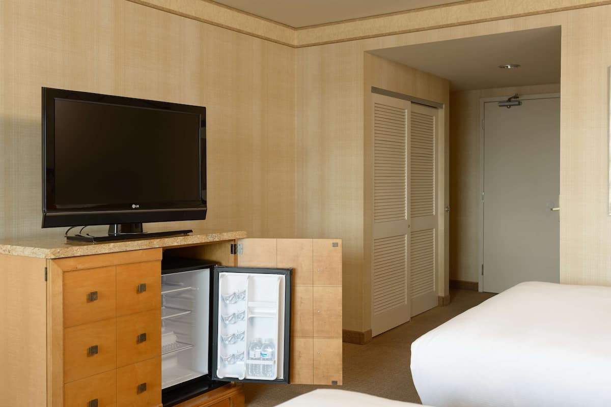 Hochwertige Bettwaren, Pillowtop-Betten, Zimmersafe, Schreibtisch