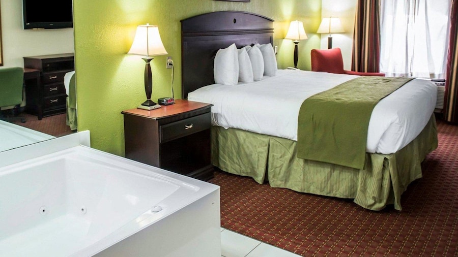 Quality Inn Chipley I-10 at Exit 120
