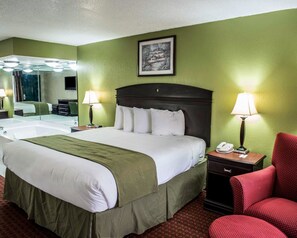 مكتب ومساحة عمل للكمبيوتر المحمول ومكواة/لوح كي وواي فاي مجانًا