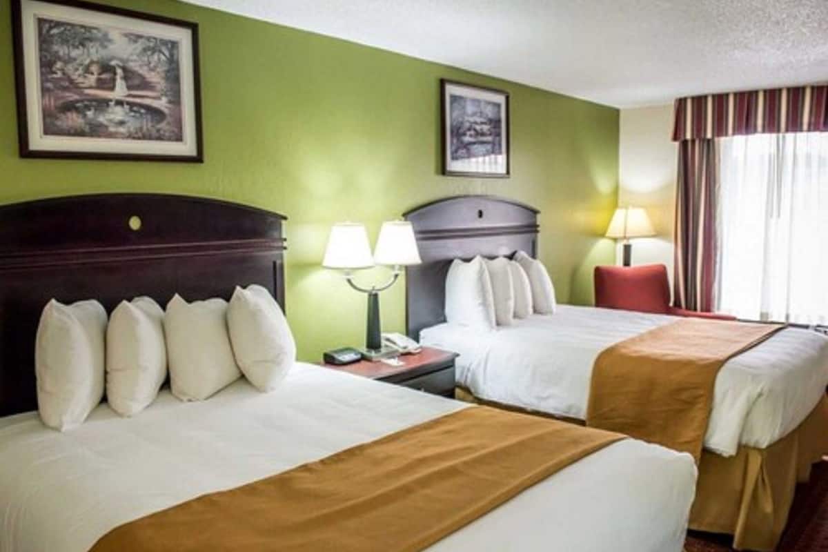 desk, laptop workspace, iron/ironing board, free wifi