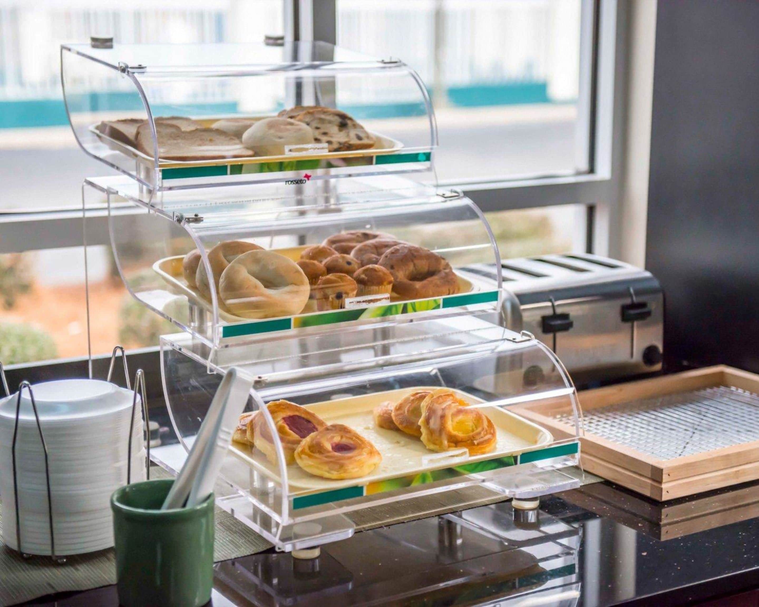 free daily english breakfast