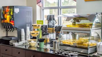 Free daily English breakfast
