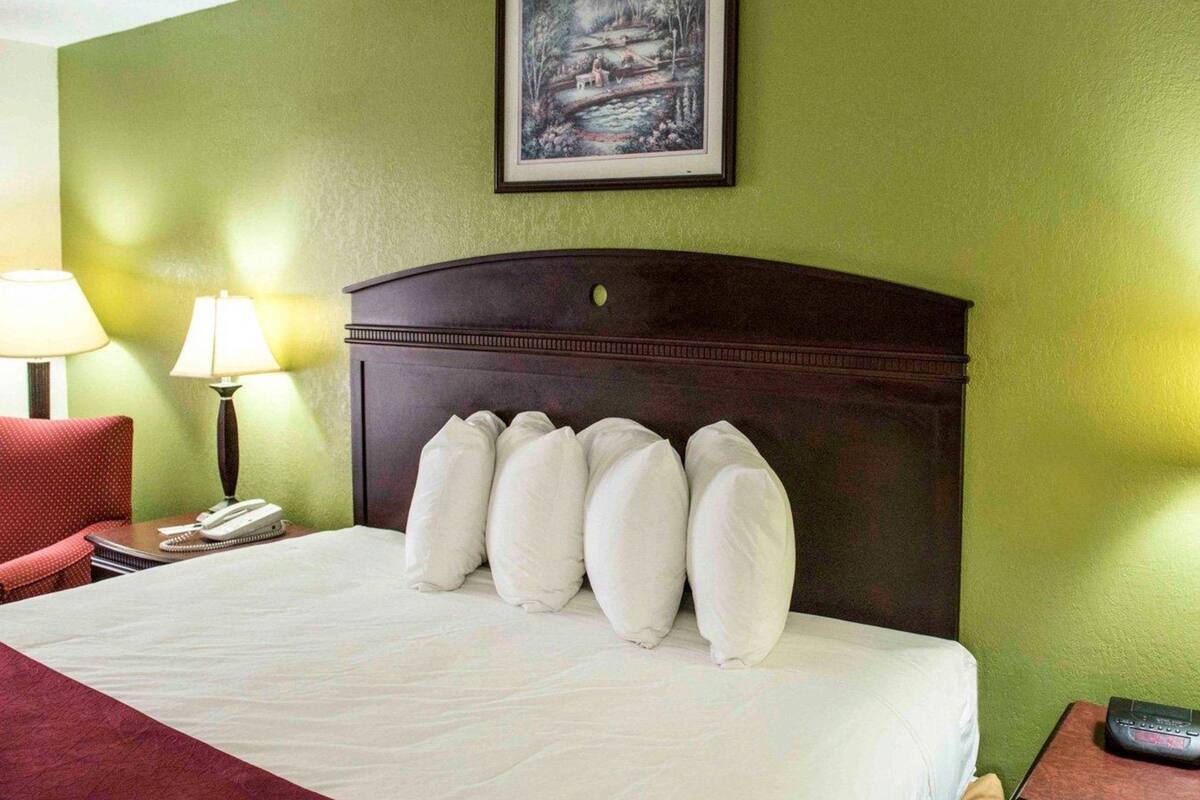 desk, laptop workspace, iron/ironing board, free wifi