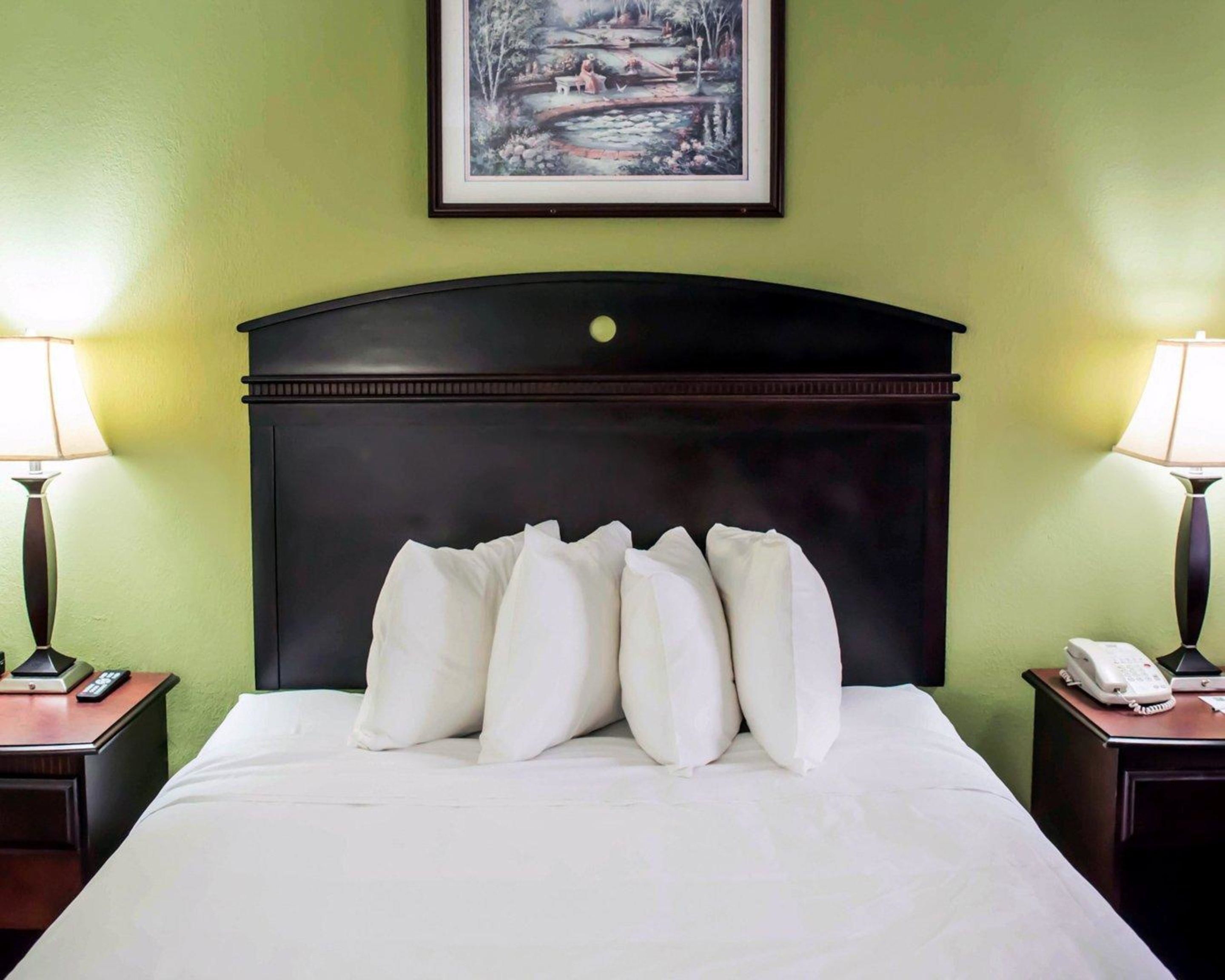 room, 1 queen bed, smoking | desk, laptop workspace, iron/ironing board, free wifi