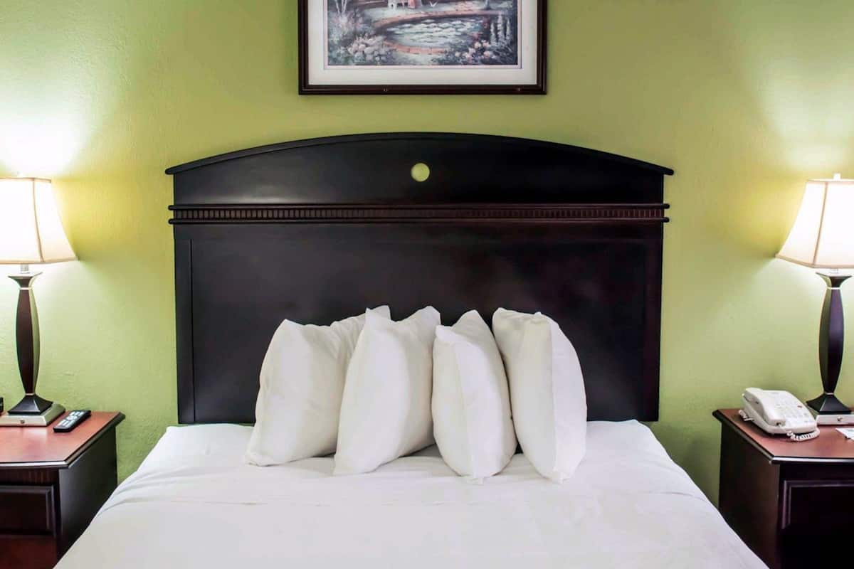 room, 1 queen bed, smoking | desk, laptop workspace, iron/ironing board, free wifi