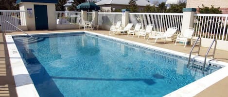 Outdoor pool, sun loungers