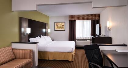 Holiday Inn Express & Suites Bucyrus by IHG