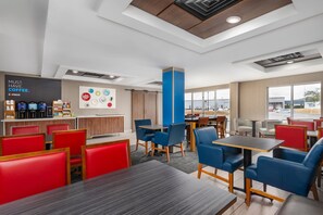 Free daily buffet breakfast - Holiday Inn Express Hotel & Suites Chattanooga-Lookout Mtn by IHG (Chattanooga)