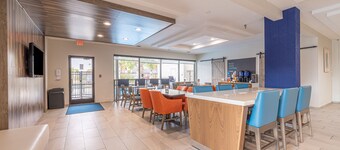 Holiday Inn Express & Suites College Station by IHG