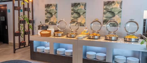 每日供应欧陆式早餐(每人 USD 16.99)