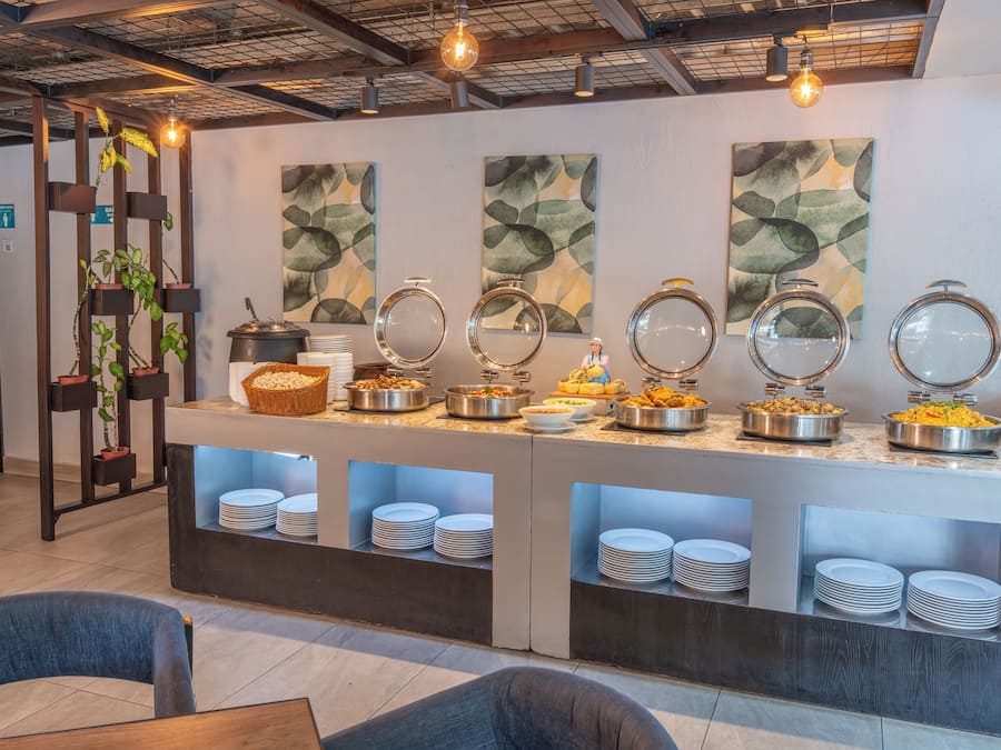 Daily continental breakfast (USD 16.99 per person)