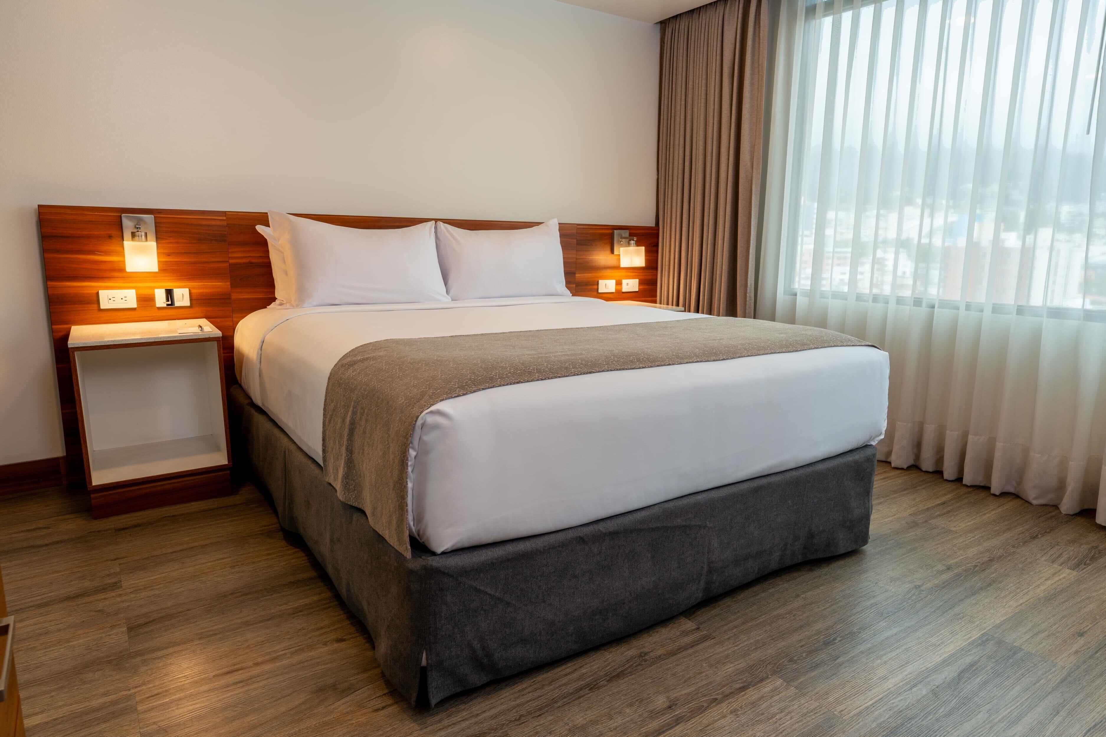 1 bedroom, Frette Italian sheets, premium bedding, down comforters