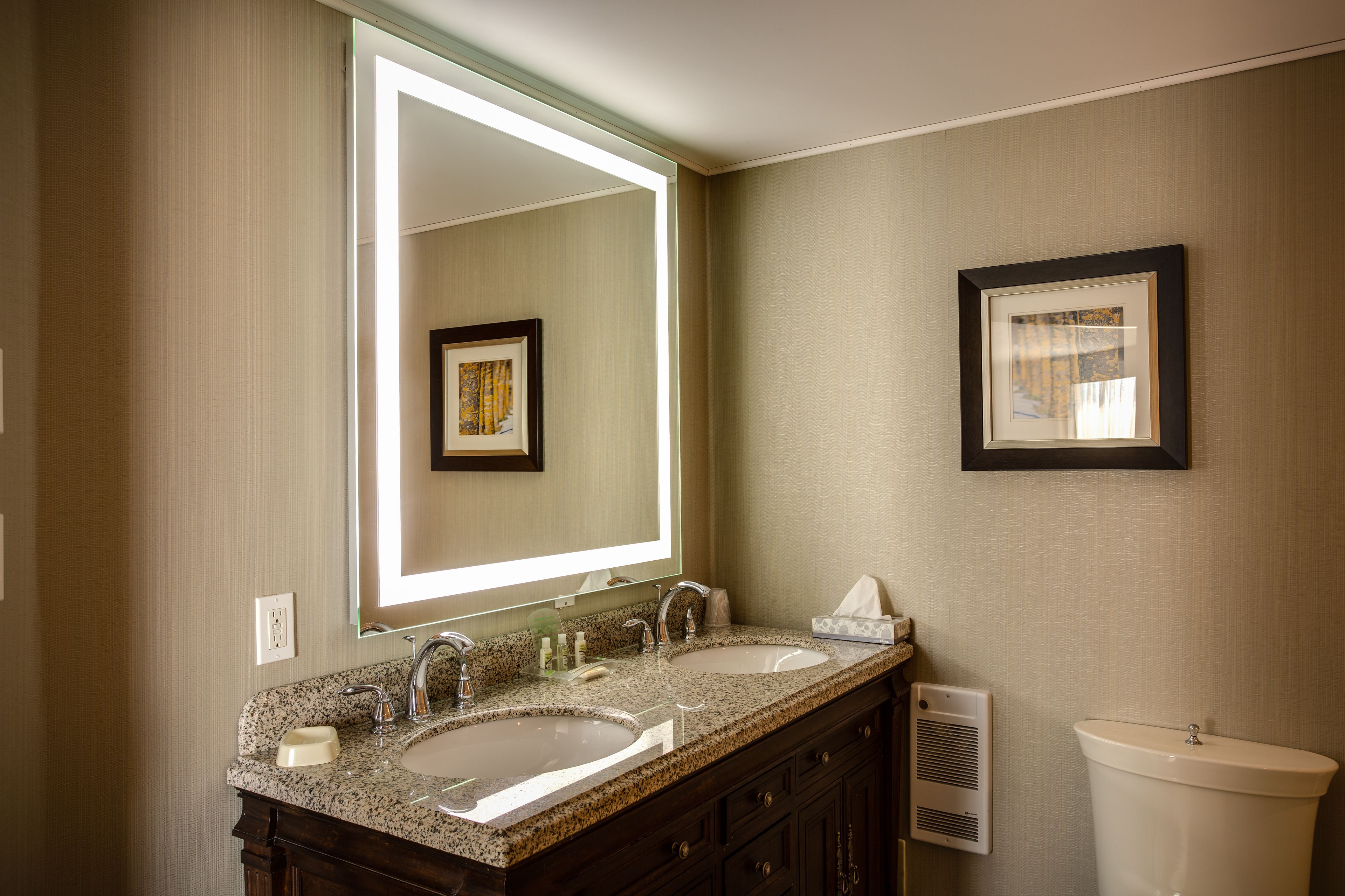 suite, 1 king bed, jetted tub | bathroom | shower, hair dryer, towels