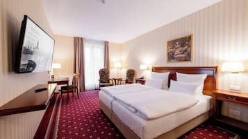 Habitación estándar doble | Ropa de cama de alta calidad, caja fuerte, escritorio