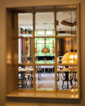 Breakfast, lunch served; international cuisine, al fresco dining 