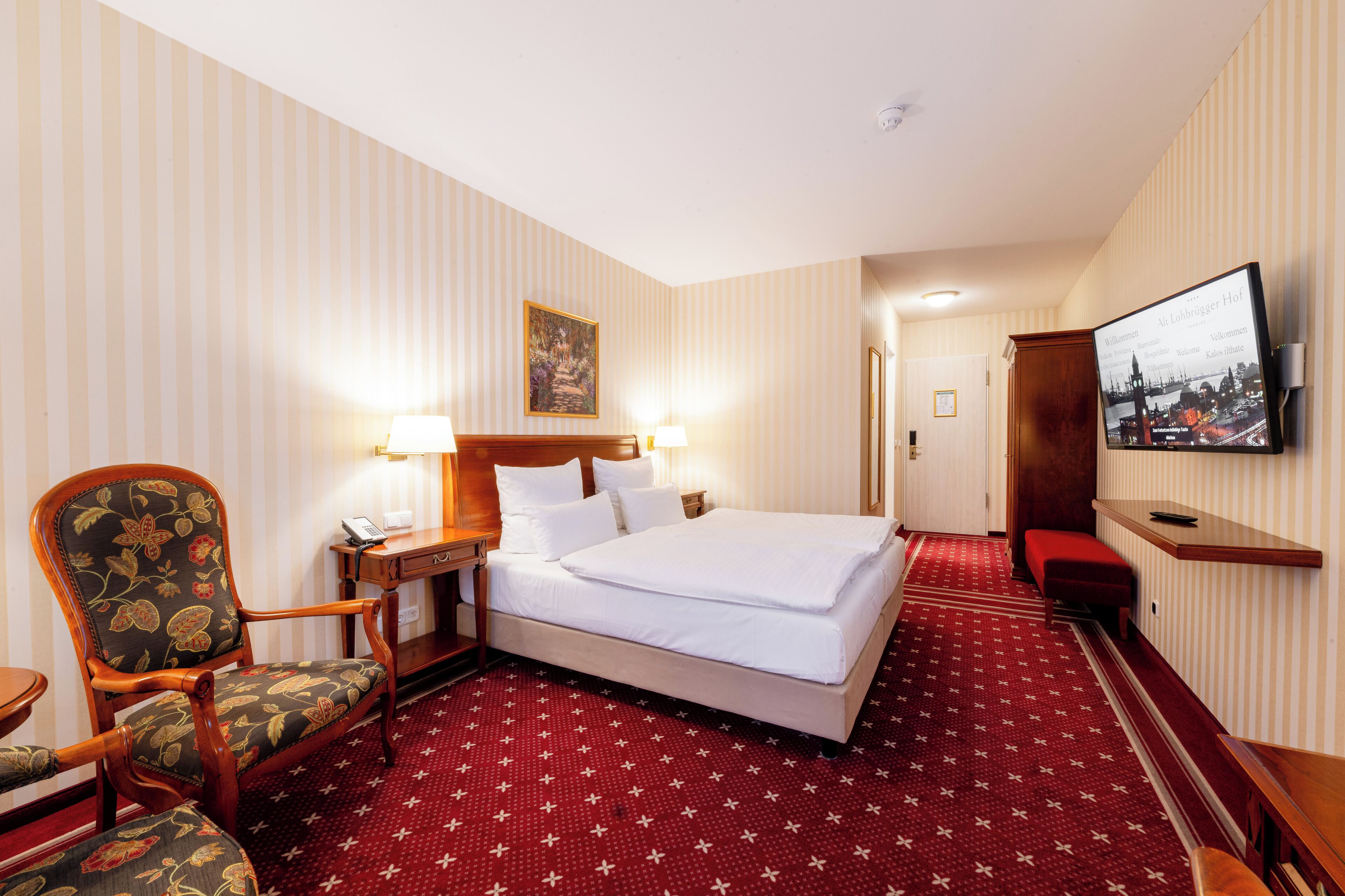 standard double room | premium bedding, in-room safe, desk, laptop workspace