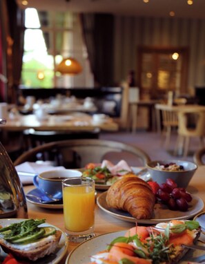 Daily full breakfast for a fee