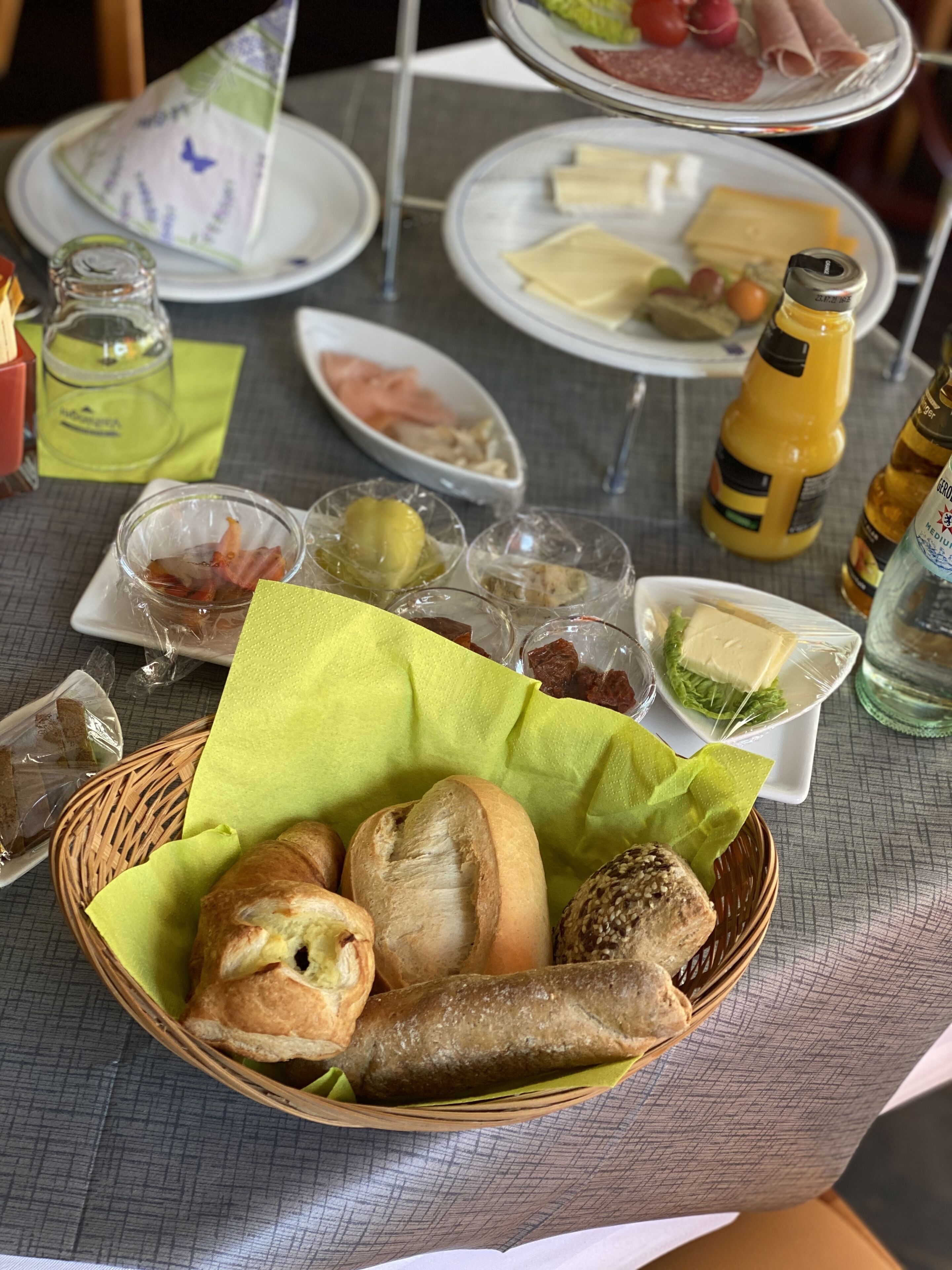 daily buffet breakfast (eur 11 per person)