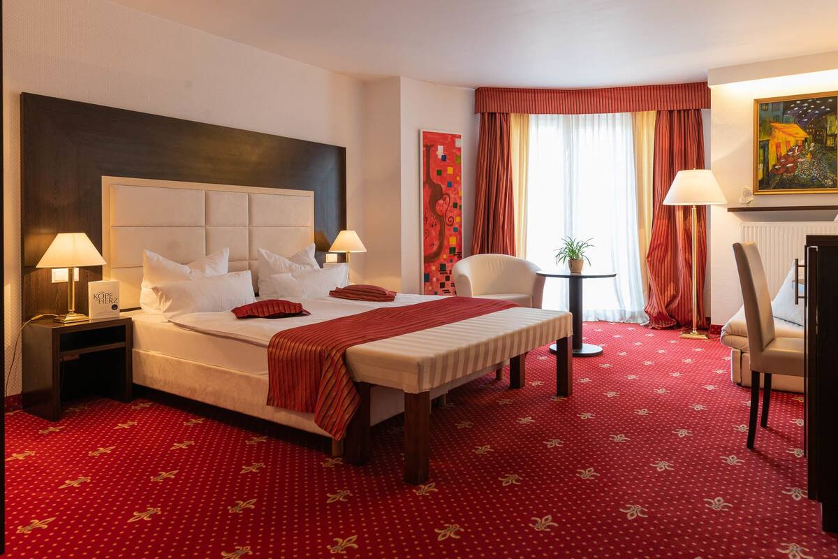Junior Suite Beethoven | 1 Schlafzimmer, Allergikerbettwaren, Select-Comfort-Betten, Schreibtisch