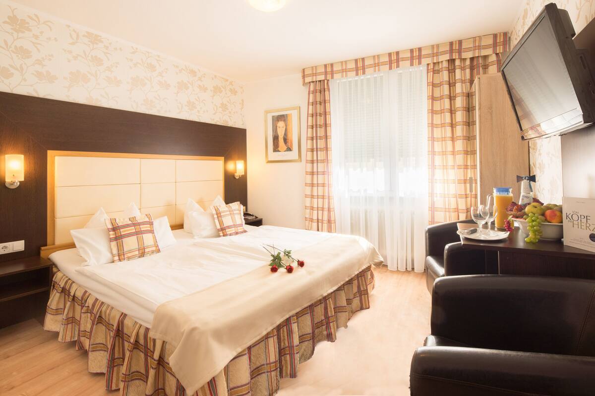 1 Schlafzimmer, Allergikerbettwaren, Select-Comfort-Betten, Schreibtisch