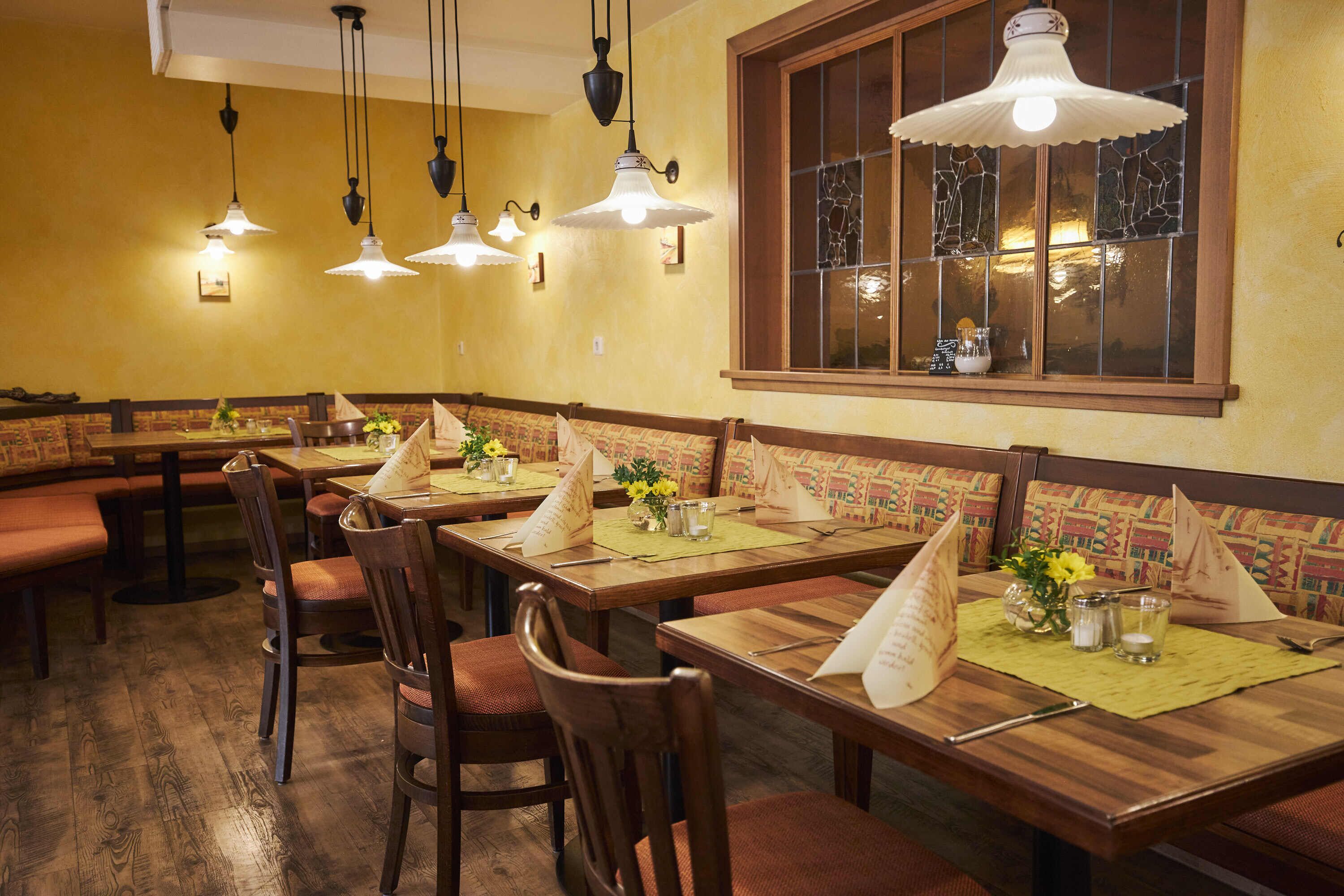 breakfast, lunch and dinner served