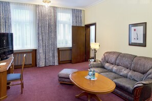Suite (incl.3.50€ Energy Fee p.pers./p.night) | Living area | 60-cm flat-screen TV with satellite channels, TV