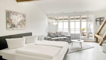 Junior Studio Suite (incl.3.50€ Energy Fee p.pers./p.night) | Premium bedding, in-room safe, desk, laptop workspace
