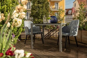 Junior-Suite, 1 King-Bett, Nichtraucher, Balkon | Terrasse/Patio