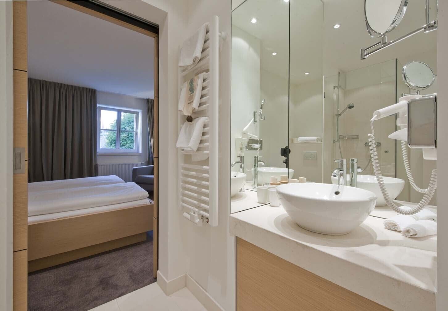 business double room, 1 queen bed | bathroom | free toiletries, hair dryer, towels, soap