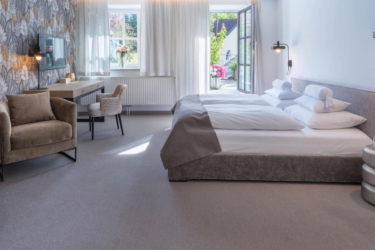 junior suite, 1 king bed, non smoking, balcony | premium bedding, minibar, in-room safe, individually decorated