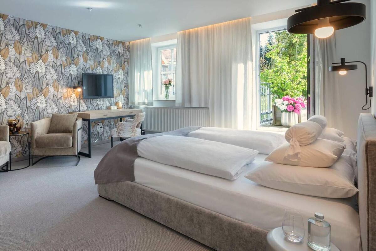 junior suite, 1 king bed, non smoking, balcony | premium bedding, minibar, in-room safe, individually decorated