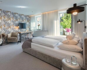 Junior Suite, 1 King Bed, Non Smoking, Balcony | Premium bedding, minibar, in-room safe, individually decorated