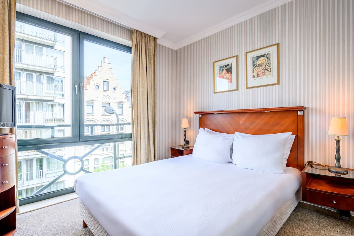 In-room safe, individually decorated, individually furnished, desk