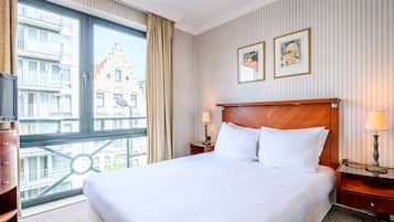 Caja fuerte, decoración individual, mobiliario individual y escritorio