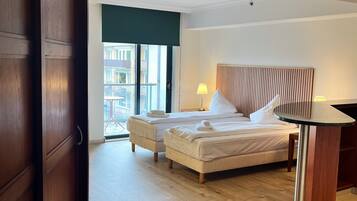 Studio, Balcony (Twin Beds)