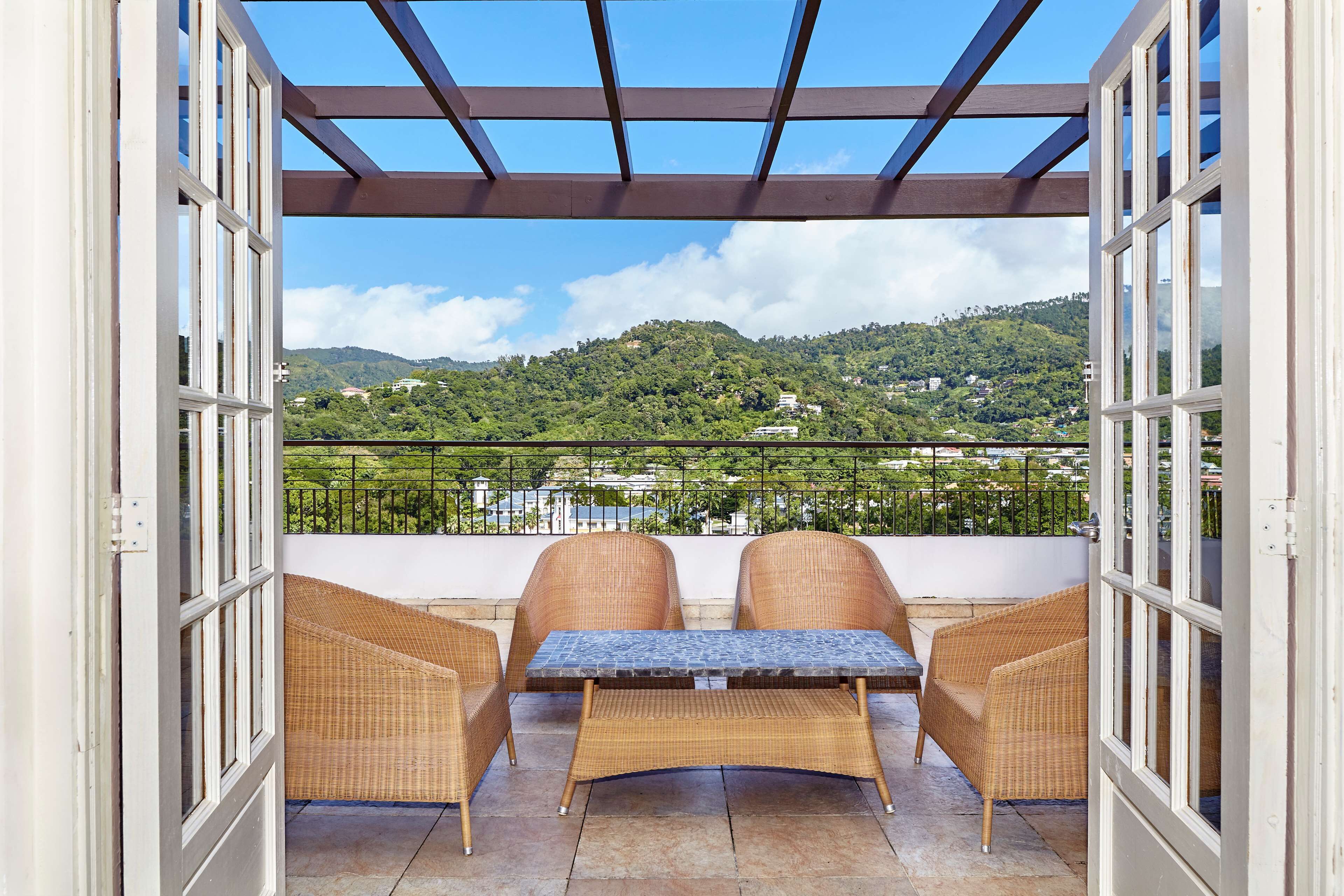 Deluxe Suite, 1 King Bed (Sundeck) | 1 bedroom, premium bedding, down duvets, in-room safe