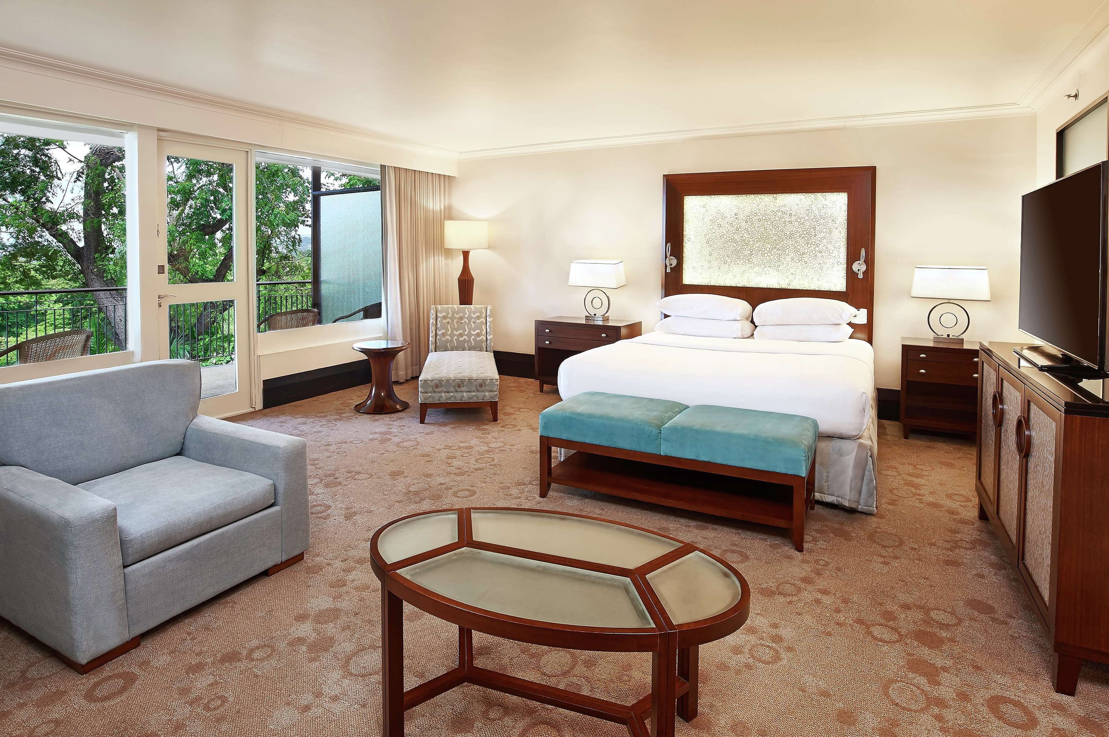 豪華開放式套房, 1 張特大雙人床 | 1 間臥室、高級寢具、羽絨被、客房內保險箱