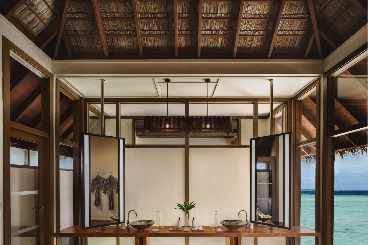 separate bathtub and shower, deep-soaking bathtub, rainfall showerhead