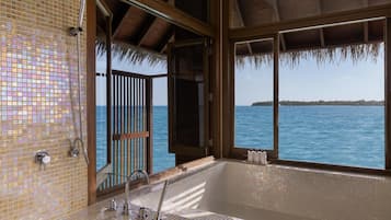 Badewanne und Dusche (separat), Komfortbadewanne, Regendusche