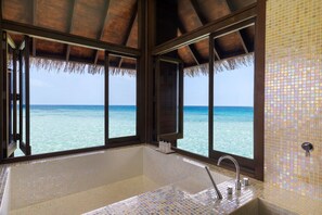 Separate bathtub and shower, deep-soaking bathtub, rainfall showerhead