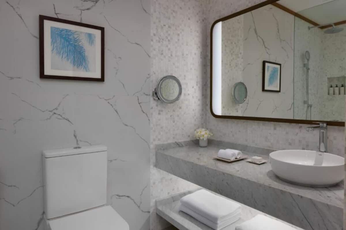 Bathroom | Separate tub and shower, deep soaking tub, rainfall showerhead