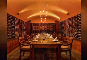 12 restaurants, breakfast, lunch, dinner served; Modern European cuisine