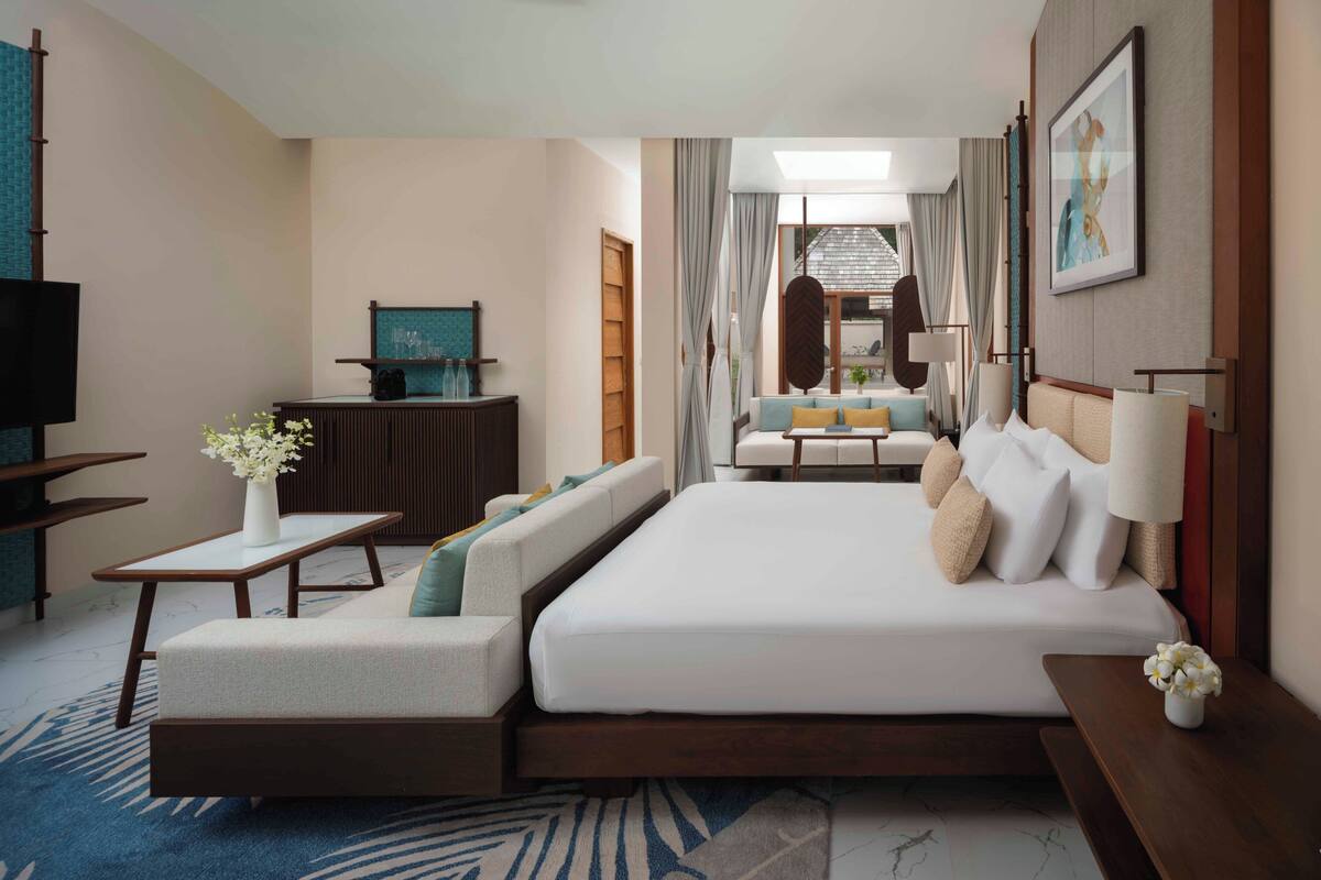 Premium bedding, minibar, in-room safe, desk
