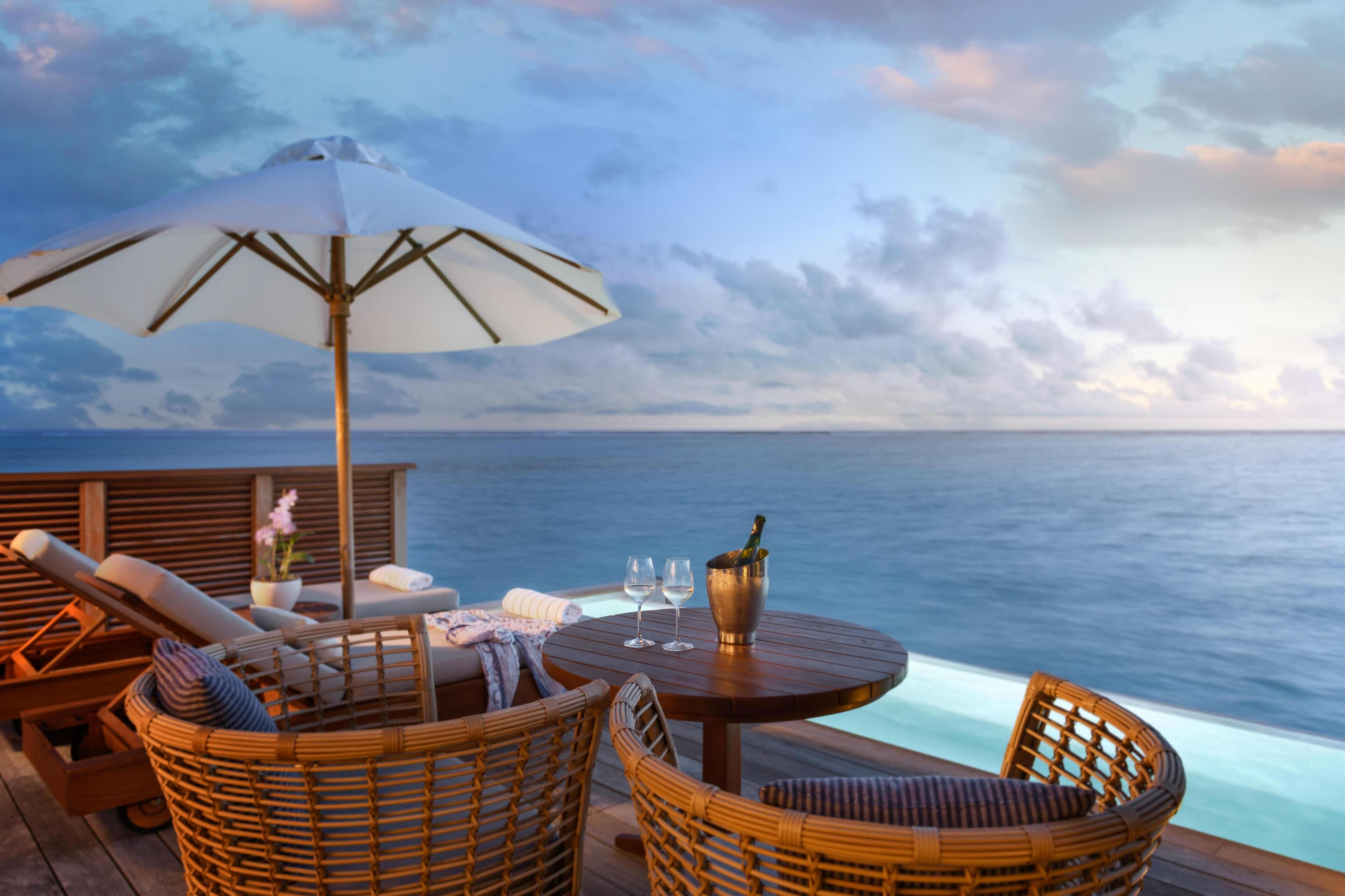 别墅, 1 张特大床, 阳台 (Sunset Water Villa with Pool) | 客房景观