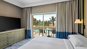 Deluxe Room, 1 King Bed, Sea View | Down comforters, minibar, in-room safe, individually decorated