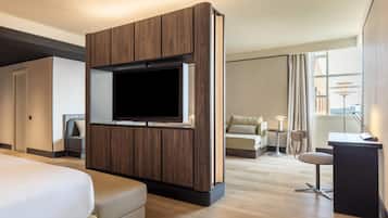 Hochwertige Bettwaren, Minibar, Zimmersafe, Schreibtisch