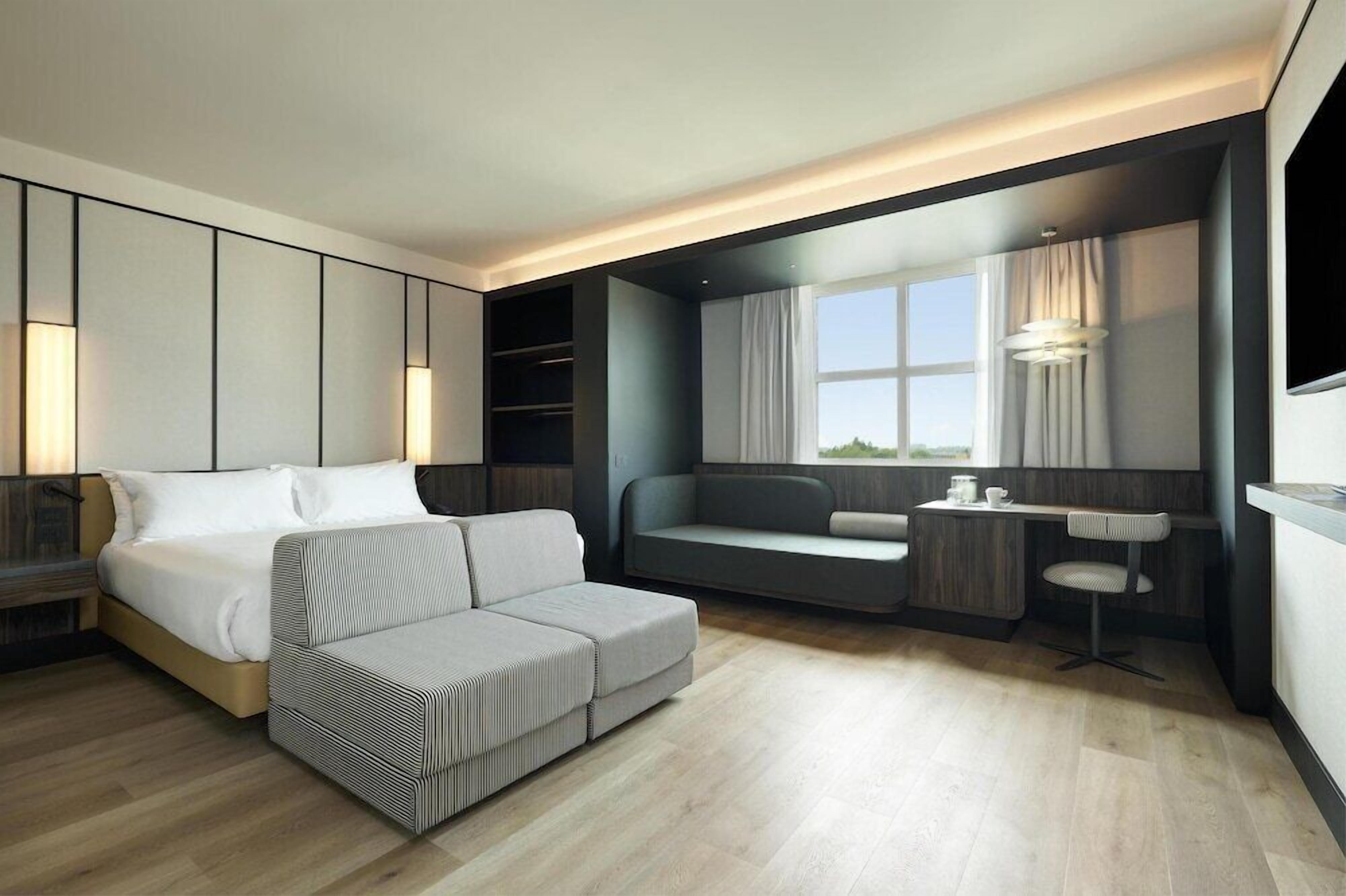 Premium bedding, minibar, in-room safe, desk