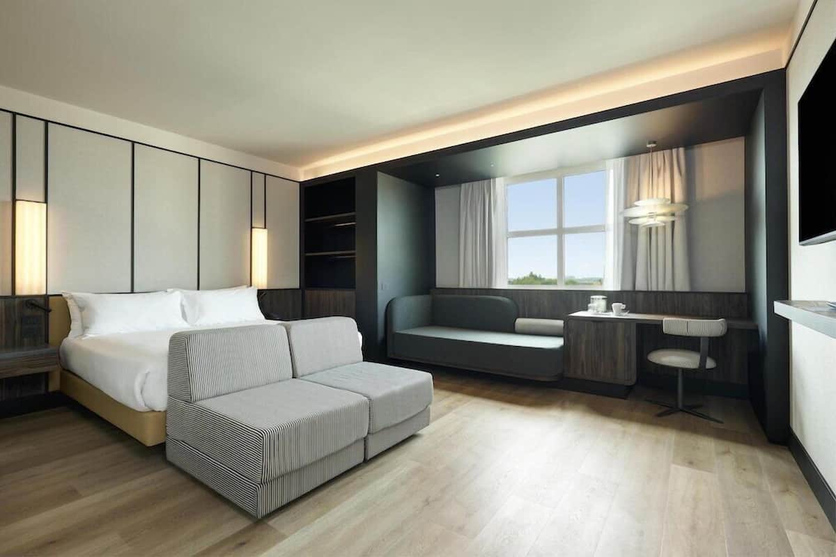 Premium bedding, minibar, in-room safe, desk