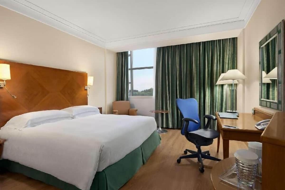 Premium bedding, minibar, in-room safe, desk